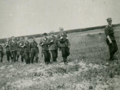      Żołnierze 6. Wileńskiej Samodzielnej Brygady AK, w tym Henryk Krzyszczak (na czele)