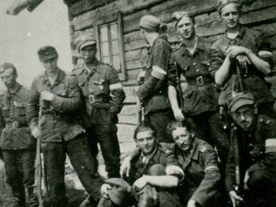 Żołnierze 6. Wileńskiej Samodzielnej Brygady AK, w tym Henryk Krzyszczak (siedzi pierwszy z lewej)