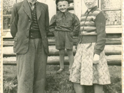      Mikołaj i Krystyna Kuszkowie wraz z synem Eugeniuszem na zesłaniu w miejscowości Sora