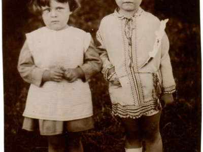     Zofia Sawicka (z prawej) z koleżanką