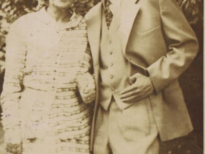 Jerzy Szczawiński z mamą - dawni zesłańcy w głąb ZSRS - w latach 50. XX w. w Warszawie