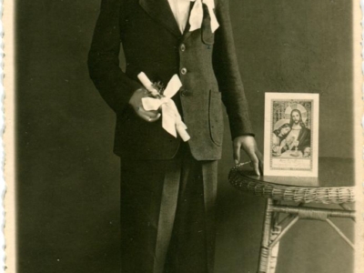 Kazimierz Grenczak po powrocie z zesłania w trakcie uroczystości Pierwszej Komunii Św.,