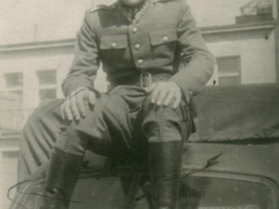      Stanisław Szabłowski w Wojsku Polskim – fotografia wysłana w 1945 roku do rodziny przebywającej na zesłaniu w ZSRS (żony Jadwigi i córek: Wiesławy i Hanny)