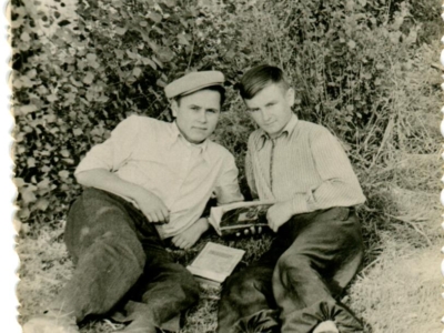      Jan Kozakowski (z lewej) i Piotr Kosiuk na zesłaniu w ZSRS