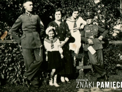 Rodzina Salczyńskich, w tym żołnierz Korpusu Ochrony Pogranicza – Stanisław (z lewej), oraz jego znajomy z jednostki KOP w Żytyniu Wielkim