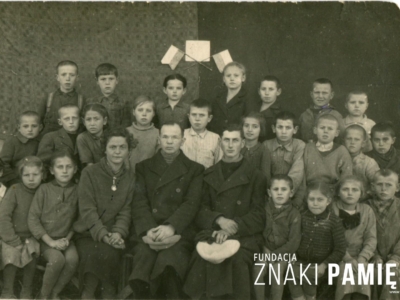 Uczniowie II klasy szkoły polskiej w Stalinskoje