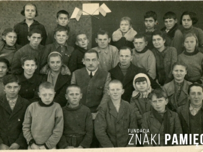      Uczniowie IV klasy szkoły polskiej w Stalinskoje