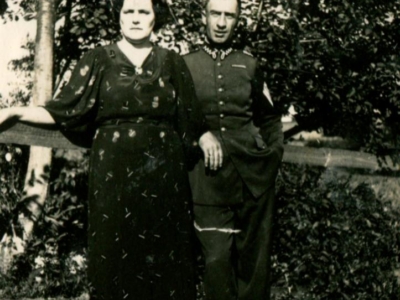      Nestorka rodziny Salczyńskich wraz z oficerem Korpusu Ochrony Pogranicza w Żytyniu Wielkim na Wołyniu