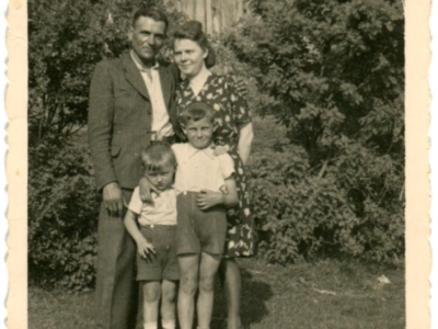      Zofia Kaplińska (nieformalnie zaadoptowana przez Alfonsa i Cecylię Neumanów) z mężem i dziećmi