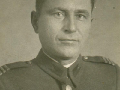 Stanisław Szabłowski w Wojsku Polskim – fotografia wysłana w 1945 roku do rodziny przebywającej na zesłaniu w ZSRS (żony Jadwigi i córek: Wiesławy i Hanny)