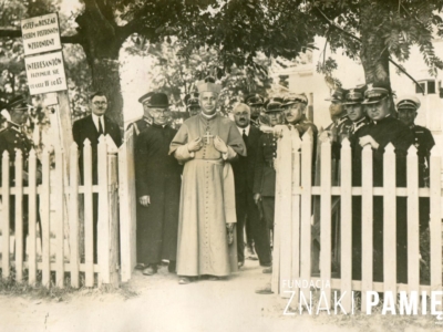 Biskup polowy Wojska Polskiego Józef Gawlina m.in. z żołnierzami Korpusu Ochrony Pogranicza w Żytyniu Wielkim na Wołyniu