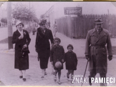      Kpt. Stanisław Frąckiewicz z rodziną, zamordowany w 1940 roku w ramach zbrodni katyńskiej