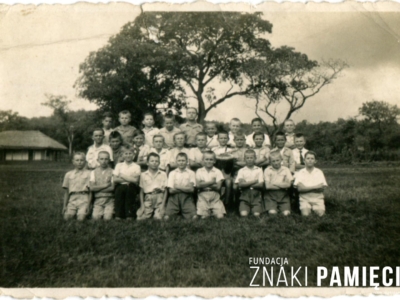 Harcerze w osiedlu dla uchodźców polskich w Masindi