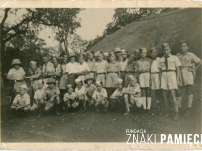      Harcerze w osiedlu dla uchodźców polskich w Masindi