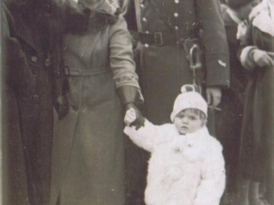      Rodzina Szczawińskich podczas defilady na święto 11 Listopada