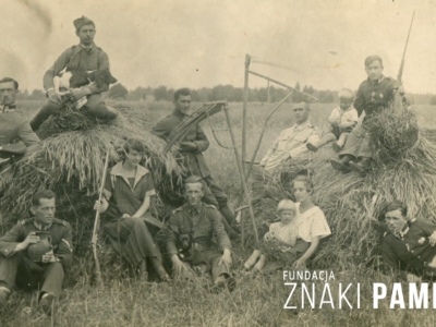      Żołnierze Korpusu Ochrony Pogranicza baonu KOP „Żytyń” podczas sianokosów na Wołyniu