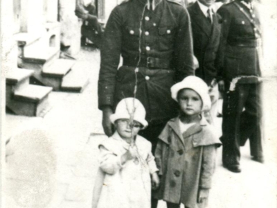 Funkcjonariusz Policji Państwowej, Jan Maleszyk zamordowany w 1940 roku przez NKWD, z córkami