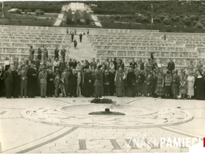 Generał Władysław Anders z byłymi żołnierzami 2 Korpusu na Monte Cassino