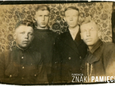 Polscy zesłańcy w ZSRS (pierwszy z prawej Mieczysław Wutke, dalej Olgierd Poważyński, Stefan Maj i NN.)