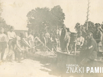 Żołnierze Korpusu Ochrony Pogranicza w trakcie prac dla ludności cywilnej Wołynia