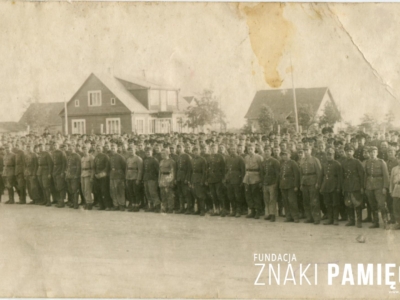 Pocztówka przedstawiająca żołnierzy Wojska Polskiego