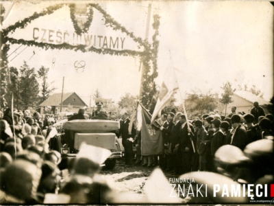 Brama powitalna zbudowana dla prezydenta Ignacego Mościckiego na czas jego wizyty w Słonimiu