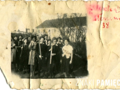 Uczennice z klasztoru ss. Niepokalanek w Słonimiu