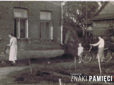      Gospodarstwo Mieczysława i Janiny Popławskich w Kraśnem