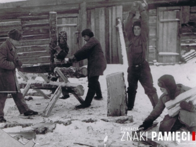 139. Prace przy domu dziecka w Zagorsku – drzewo nosi Mirosław Popławski