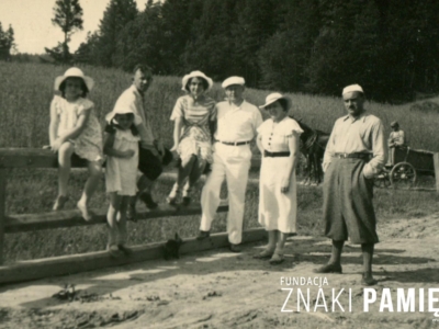 Jan i Lidia Korasiewiczowie (w środku) wraz z córką Barbarą (druga z lewej) i dalszą rodziną